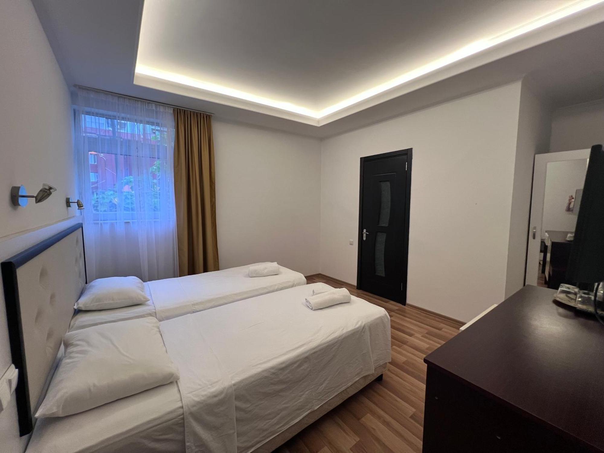 באטומי Hotel Argo מראה חיצוני תמונה